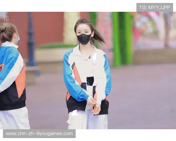 乒乓女将的甜飒新风尚：自拍比心，魅力无限